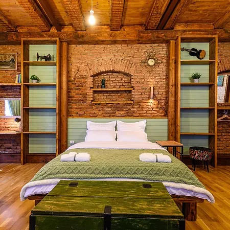 Castelului - Casa Monad *