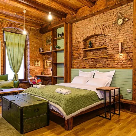 Castelului - Casa Monad