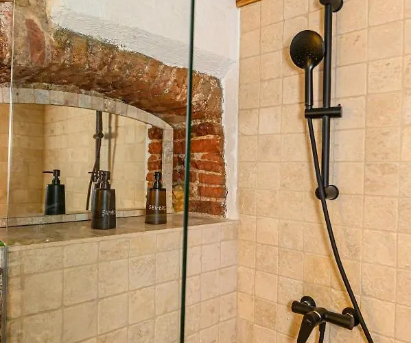 Castelului - Casa Monad *