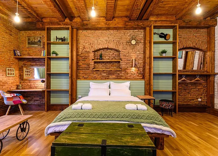 Castelului - Casa Monad *